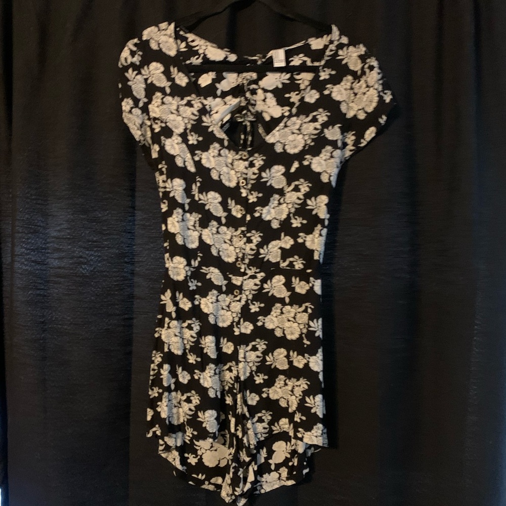 FLORAL OPEN BACK ROMPER